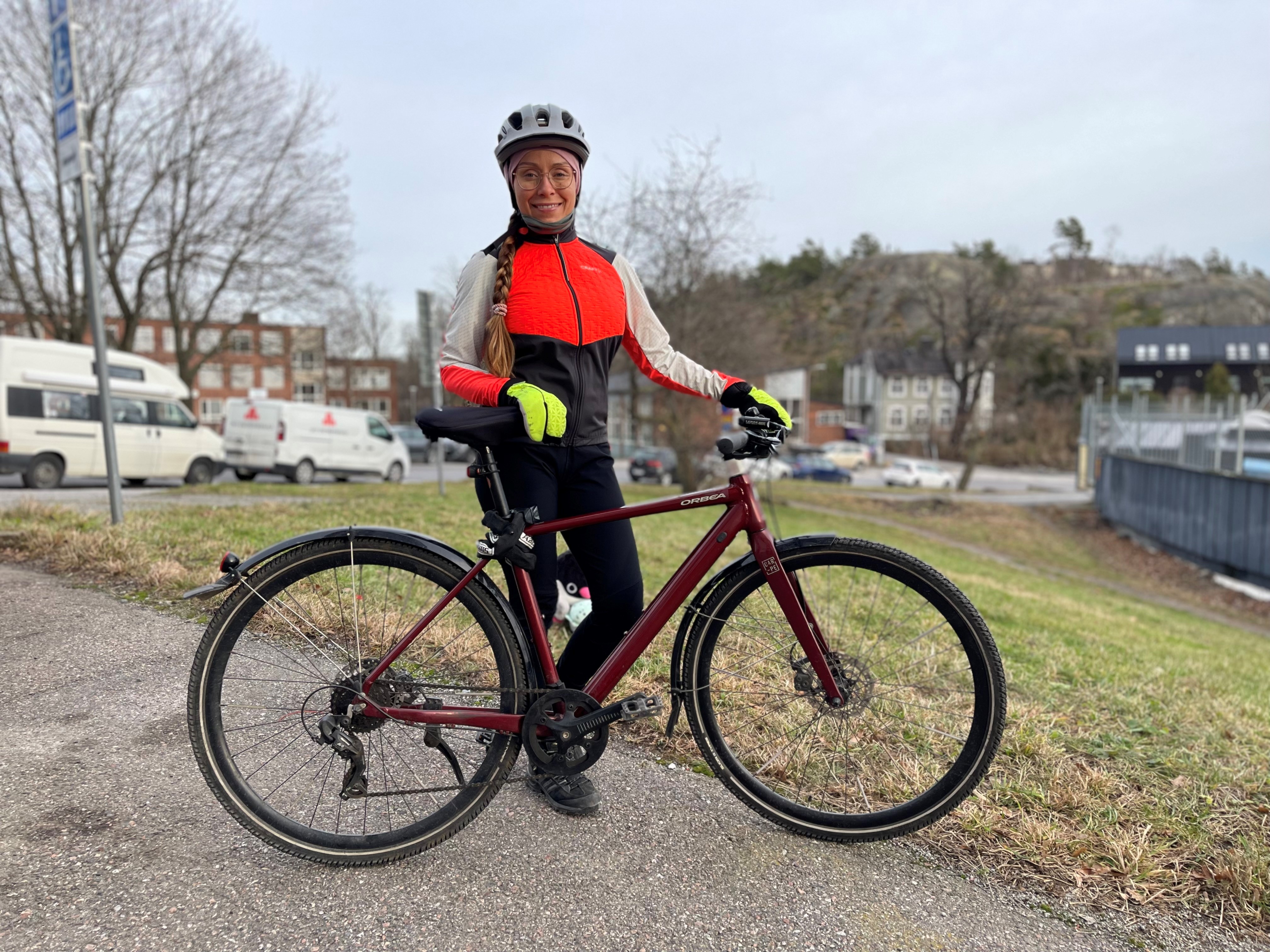 Nina Almqvist Feodoroff med sin cykel