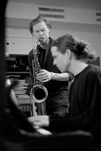 Zethson_Jutterstr&ouml;m_plays_fotoMats &Auml;leklint-400px.jpg