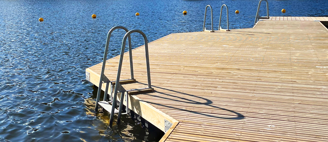 fisksätraholme_badplats_brygga_puff_670px.jpg
