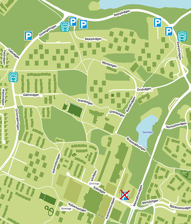 Infartsparkeringarna och busshållplatserna vid Ormingeringen och Skarpövägen är placerade.