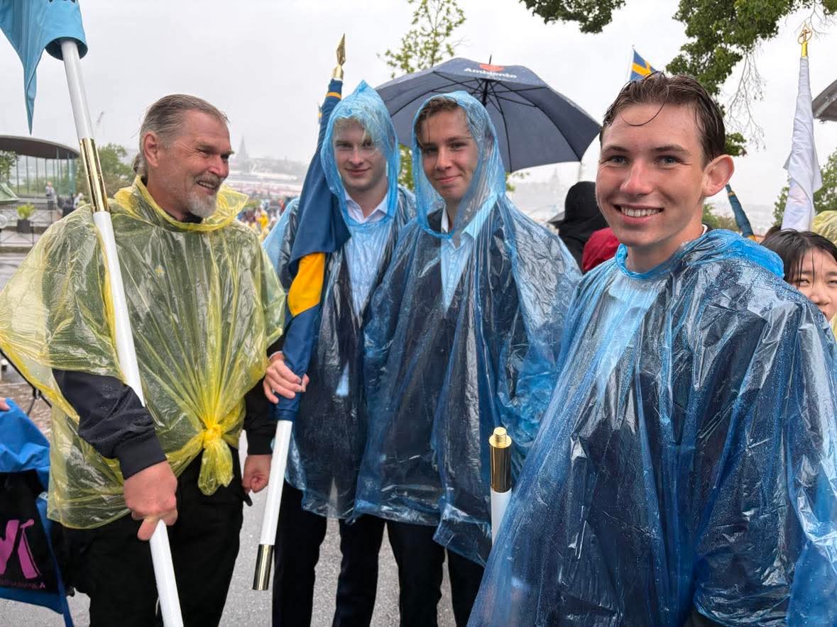 Nationaldag 2025 fanbärare.jpg