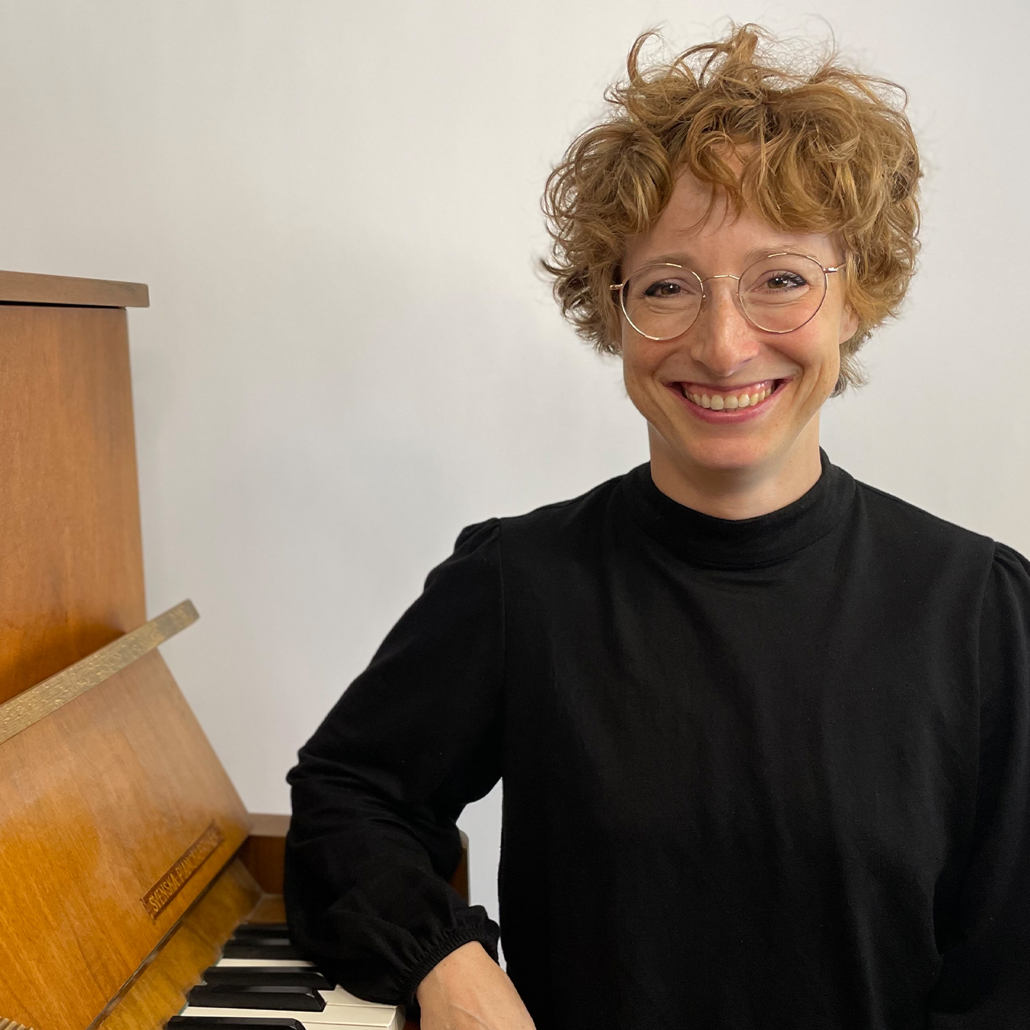 Veronika Deubzer Piano.jpg