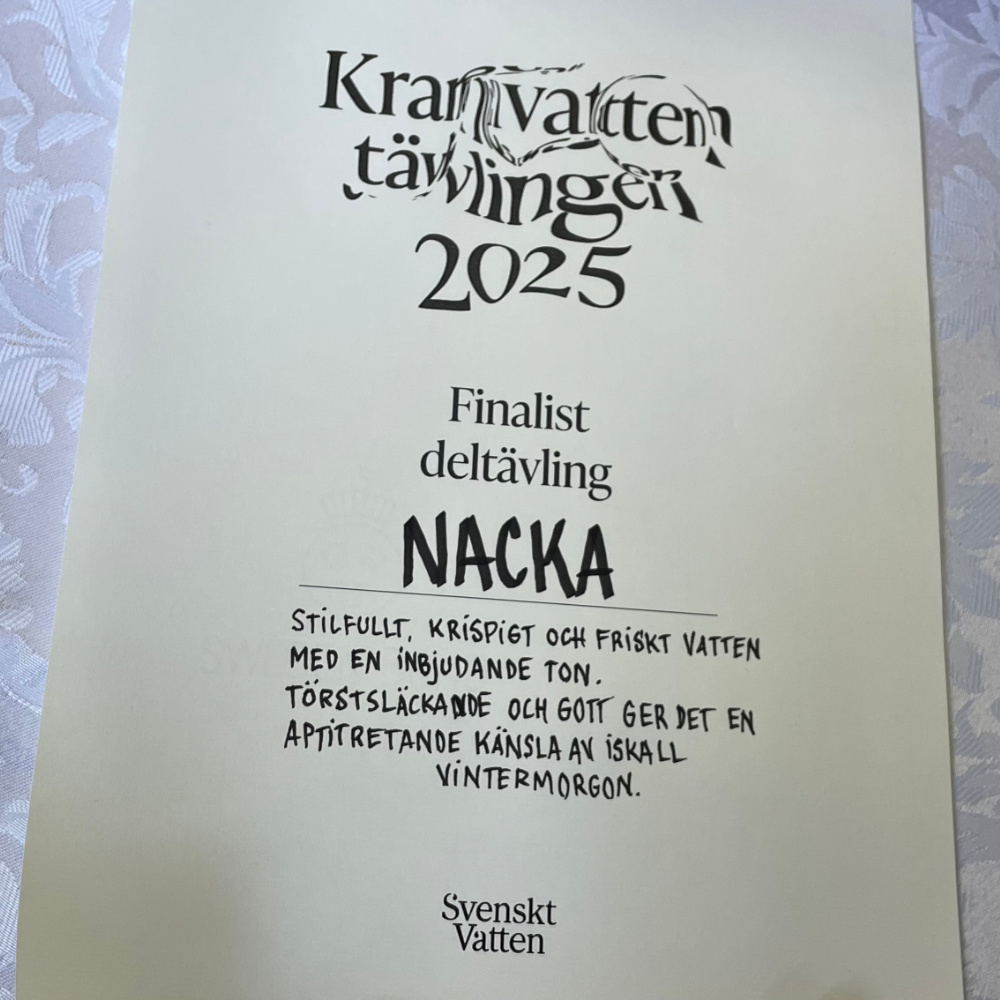Nackas diplom från kranvattentävlingen, med texten ”Stilfullt, krispigt och friskt vatten med en inbjudande ton. Törstsläckande och gott ger det en aptitretande känsla av iskall vintermorgon.”