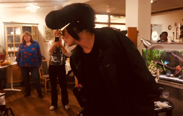 Elvis630x400.gif