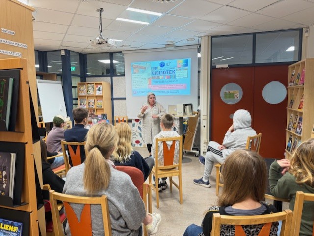 Biblioteket hög 1.jpg