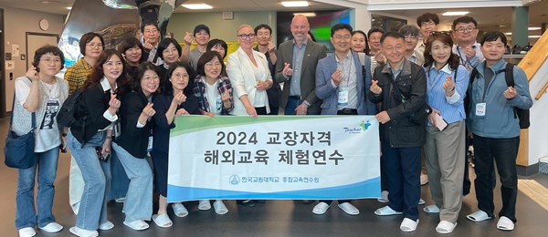 Gruppbild från sydkoreansktstudiebesök.