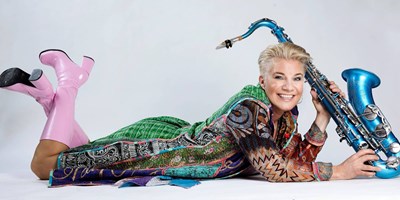 Linda Rapp med sin saxofon